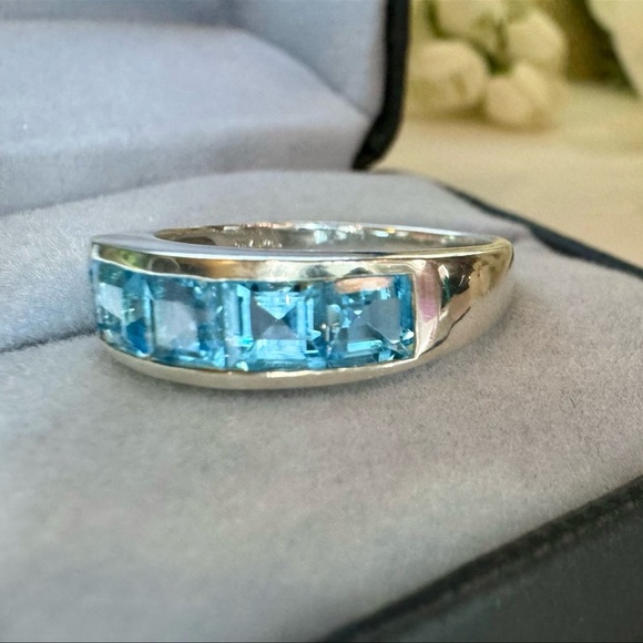 Vintage Princess cut Blue Topaz Raised band ring. Size about an 8 - Picture 11 of 16